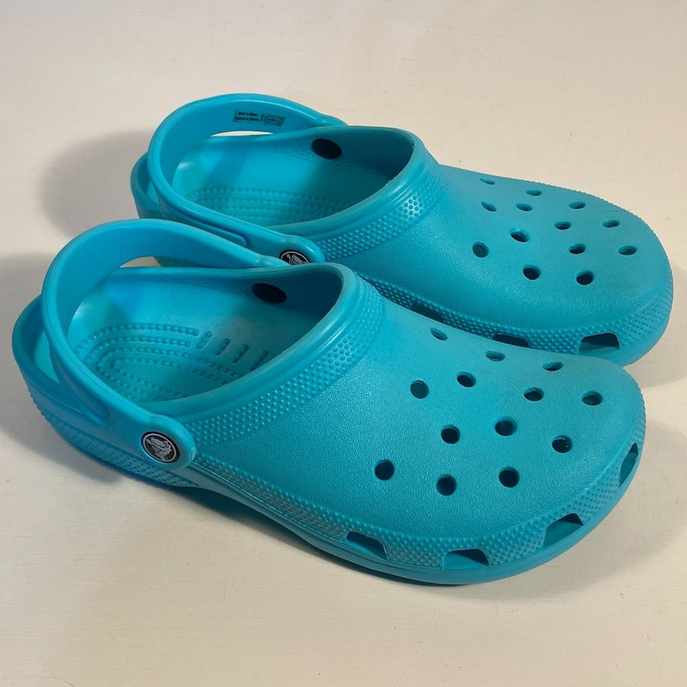Crocs Classic Pale Blue Croslite Clogs Women Size 9 Gem